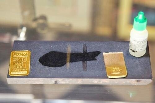 Золотой слиток, удостоверенный Королевским канадским монетным двором, оказался фальшивым