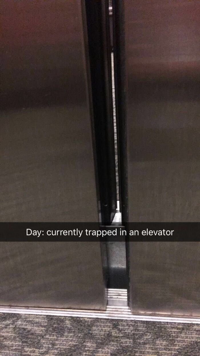 «День: застрял в лифте»
