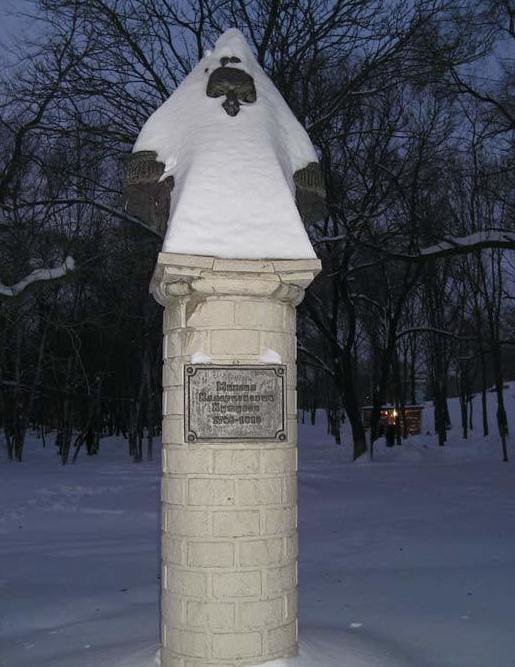 Ну и еще несколько заснеженных монументов. Памятник Кутузову (Владивосток, 2009 г.)