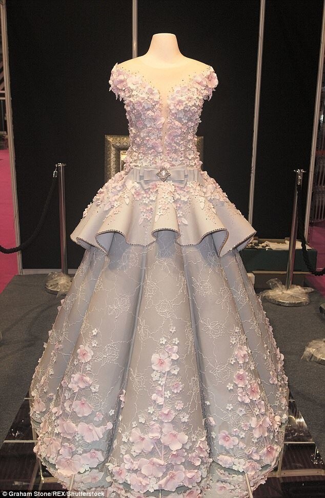 Фантастическое платье-торт - кондитерская реплика свадебного платья известного дизайнера