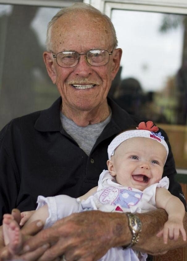 "Мой дед и моя дочь. Ему 90 лет"