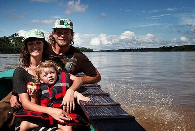Полиция спасла их от пиратов Амазонки, но они сбежали — из-за спрятанной в фургоне марихуаны