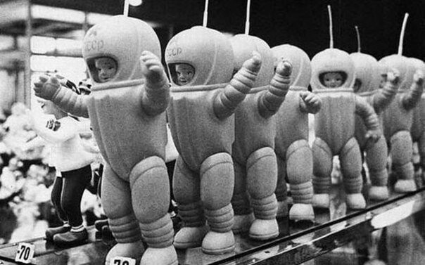  История в кадрах 4 ноя 2017 в 5:15 Советские игрушки-"космонавты". 1960-е годы.