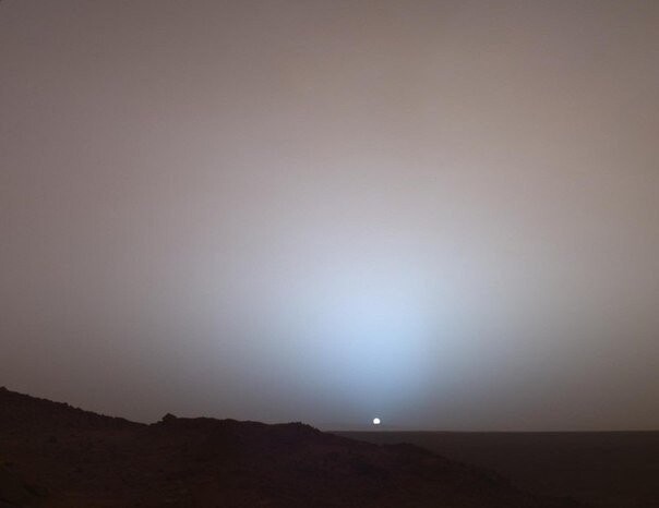 Закат на Марсе (марсоход Spirit, NASA, 19 мая 2005 год)