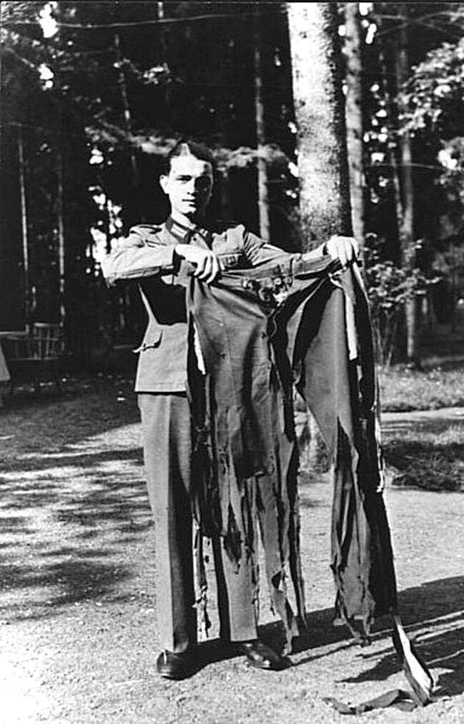 Штаны Адольфа Гитлера после неудачного покушения в Логове Волка. Растенбург, Восточная Пруссия, 1944.