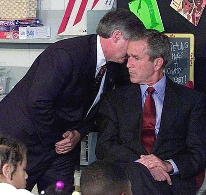 Момент, когда  Джордж  Буш был проинформирован о террористических атак 11 сентября