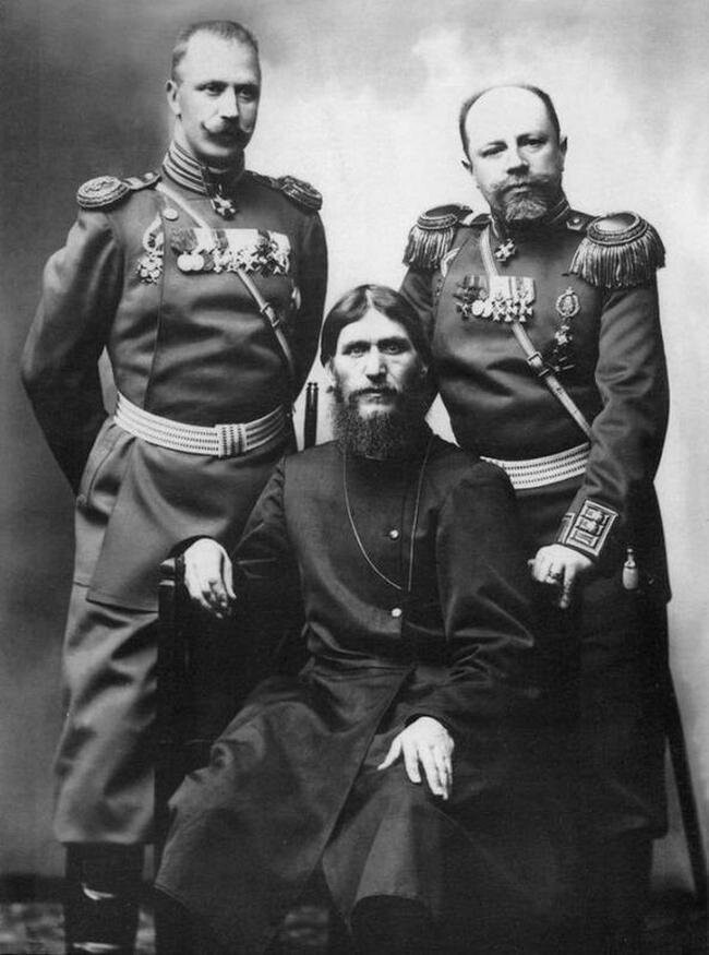 Распутин, генерал-майор Путятин и полковник Лотман, Российская империя, 1904 год.