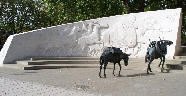 Памятник животным, погибшим в войнах, Лондон, Великобритания