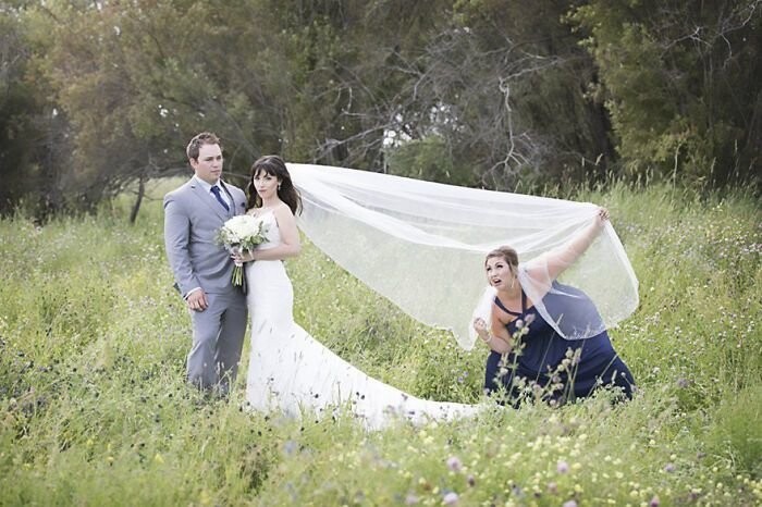 Подружка невесты решила оживить свадебные фото