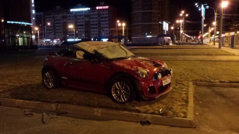 В Санкт-Петербурге сотрудники автомойки разбили клиентский автомобиль