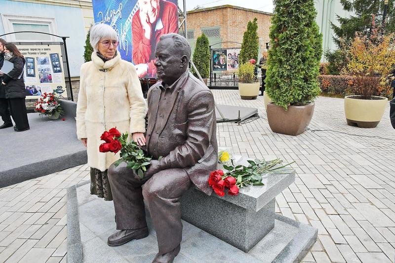 В Самаре открыли памятник Эльдару Рязанову