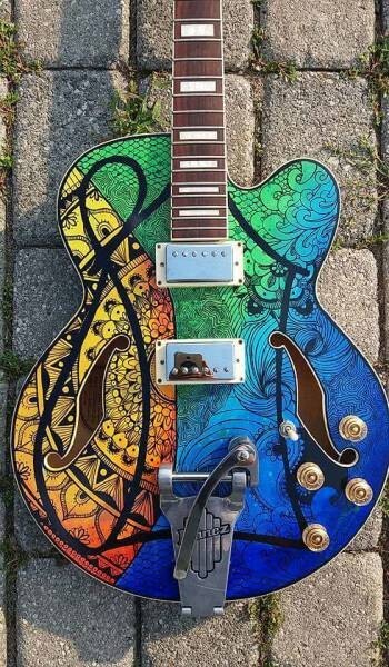 Гитара с росписью 