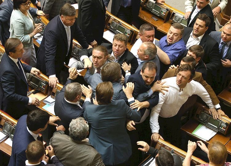 Украинские политики заигрались в «войнушку»