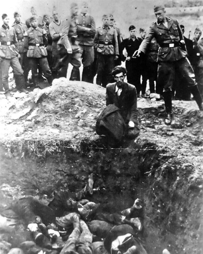 12. Принятие: фото под названием "Последний еврей Винницы". 1941 год.