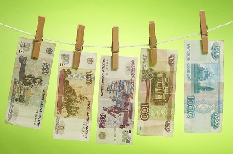 Не имей сто рублей, а имей справку 2-НДФЛ. Банки все чаще блокируют счета клиентов