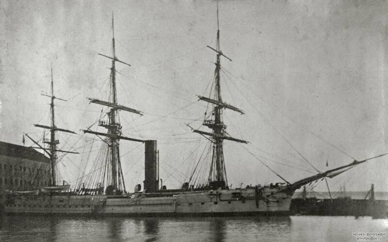 7. Броненосный крейсер «Генерал-Адмирал» (1875), Россия