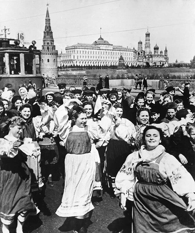 Александр Устинов, Москва 1945 год