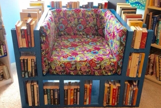 2. Каким вы себе представляли кресло для чтения? Вот таким оно должно быть у заядлого книголюба 