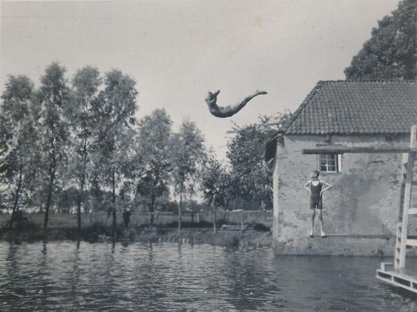 "Крутой прыжок в воду моего деда, 1930"