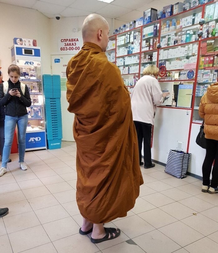 Жители Санкт-Петербурга.Ленинград плачет.Да пусть все носят что хотят.Только это  глупо