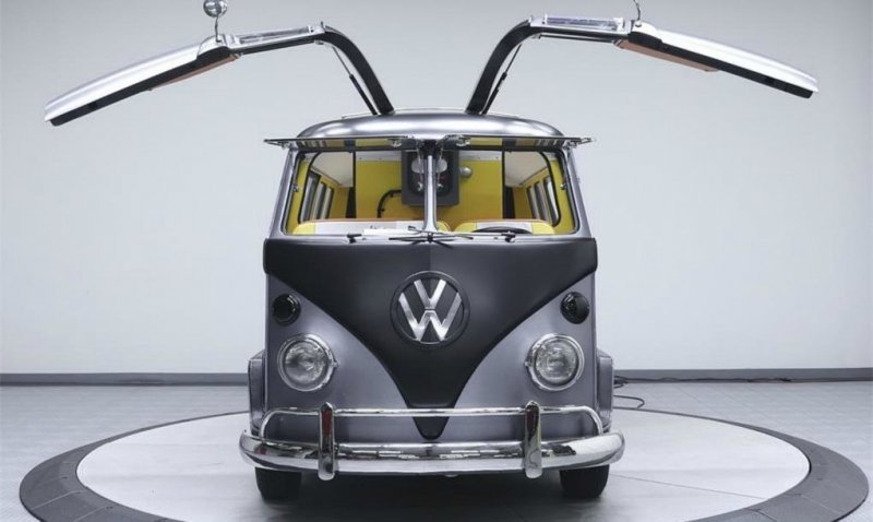 Хиппибас Volkswagen превратили в машину из "Назад в будущее"