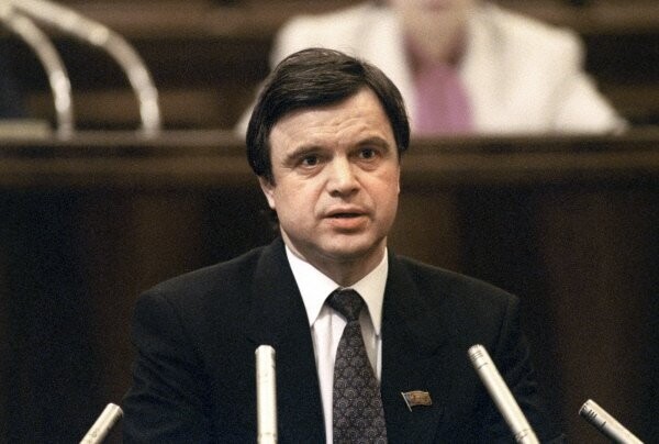 Руслан ХАСБУЛАТОВ, председатель Верховного Совета в 1993 году