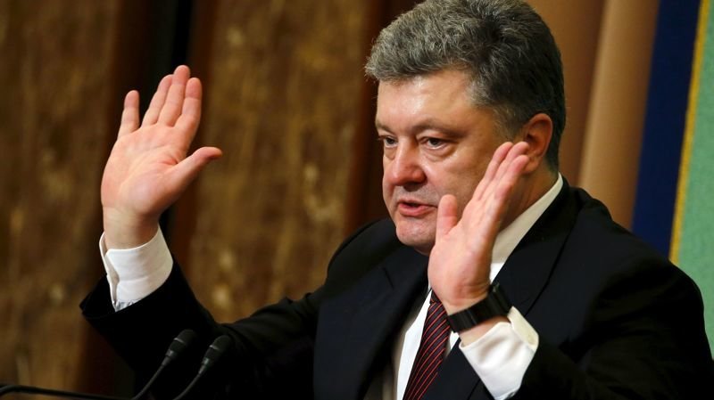 Радикалы атаковали Порошенко