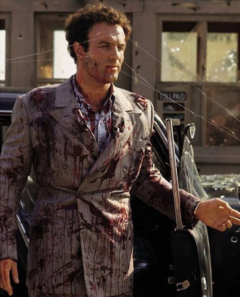 "Крестный отец" (1972). Джеймс Каан после расстрела на заправке.