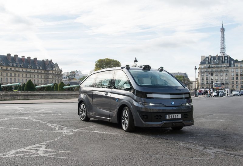 В Париже тестируют беспилотное такси