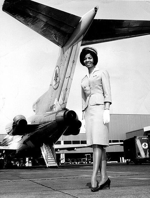 7. В 1957 году Mohawk Airlines впервые наняли афроамериканку. Это был важный шаг на пути к разрушению цветных барьеров