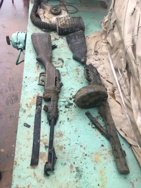 На борту поднятого бронекатера БК-31 найдено большое количество оружия