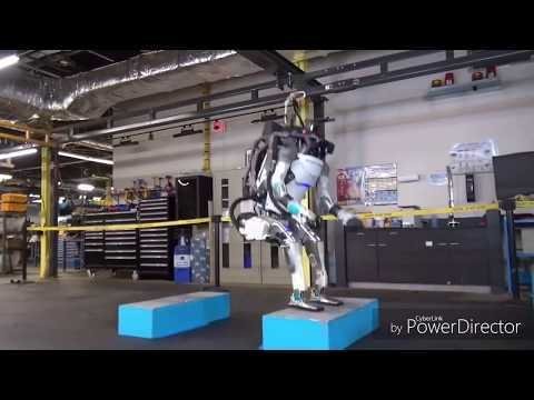 Робот Atlas делает сальто 