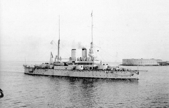 линкор "Ростиславъ" входит в Северную бухту 1910 год