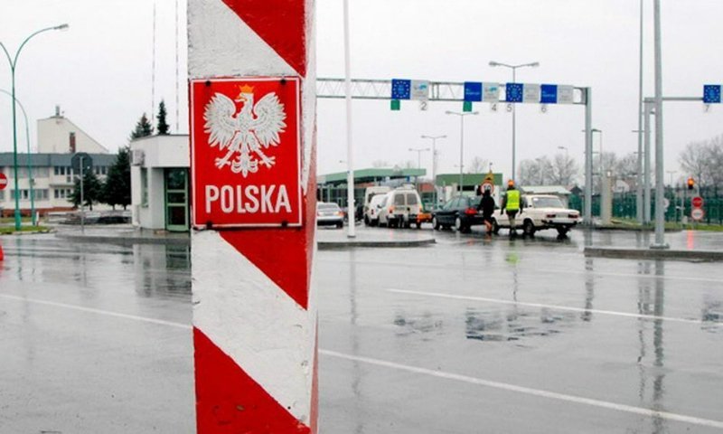 «Заигрались в Бандеру»: Польша перекрыла украинским грузам путь в Европу