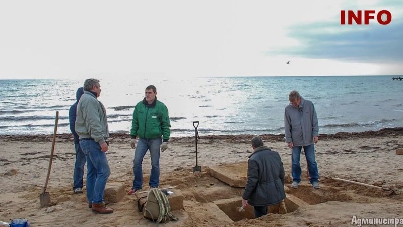 В Евпатории на пляже нашли древнюю могилу 