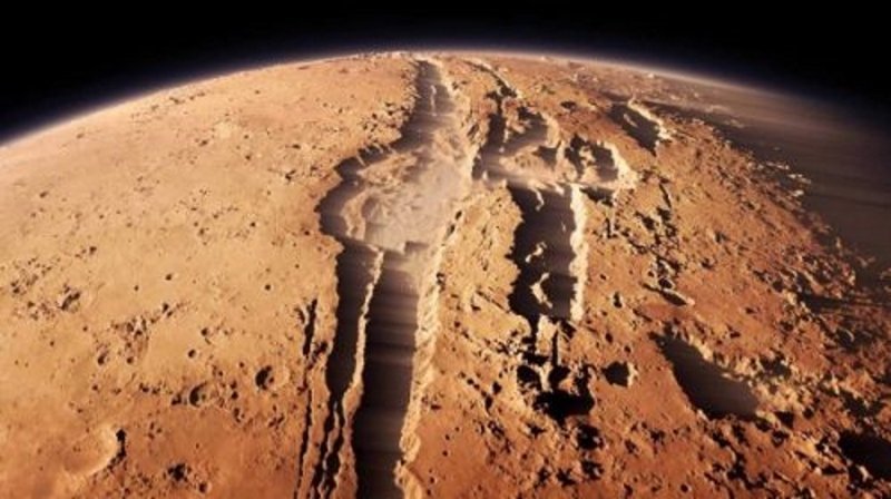 Уфолог нашел на Марсе кулак инопланетянина
