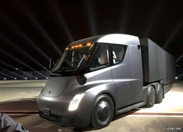 Компания Tesla представила прототип электрического грузовика, который начнет ...