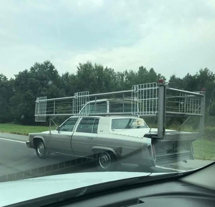 Увидел это в Огайо, США. Я в курсе, что это машина, но что это сверху?