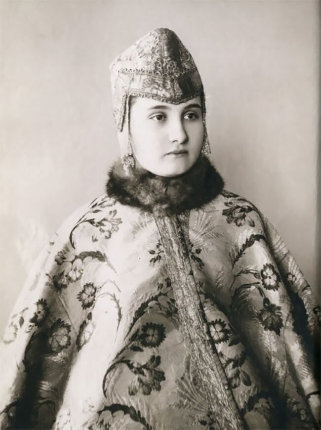 Славянская красота: старинные фотографии русских женщин в традиционных нарядах