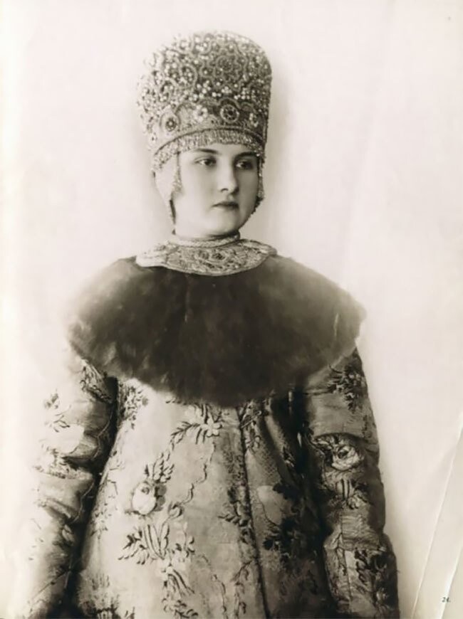 Славянская красота: старинные фотографии русских женщин в традиционных нарядах