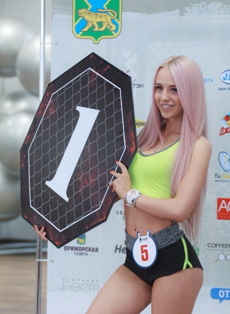Во Владивостоке выбрали ринг-гёрл международного турнира по панкратиону