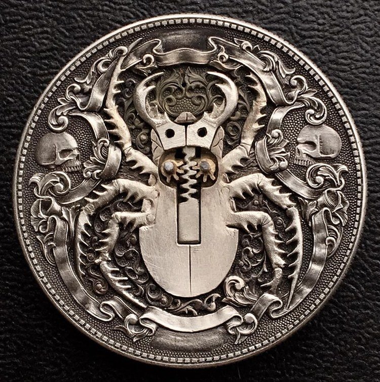 Русский мастер гравировки создал уникальную монету "Золотой жук"