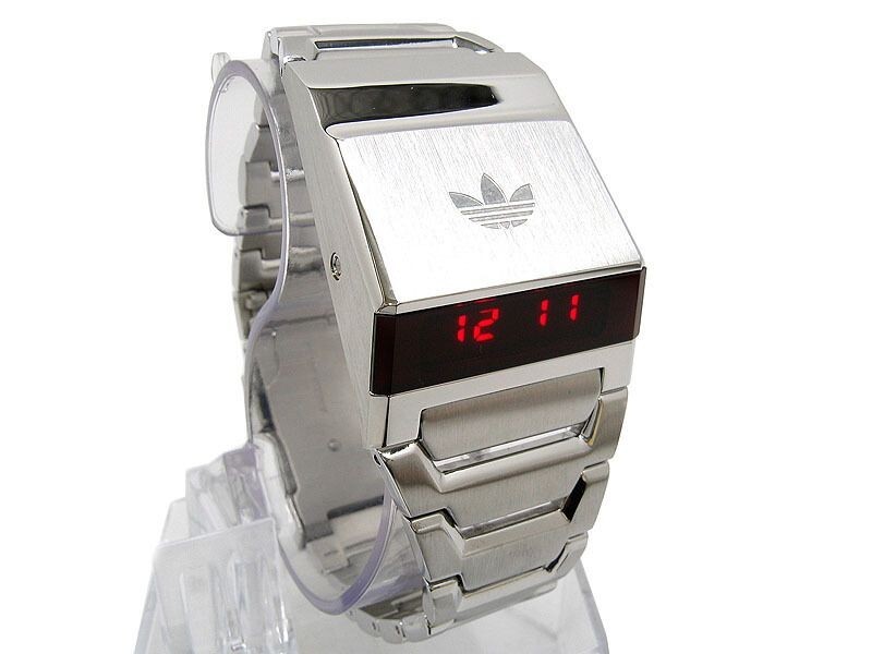 Или вот Adidas в начале 2000-х выпускал модель HSD-602 - фактически реплику Computron: