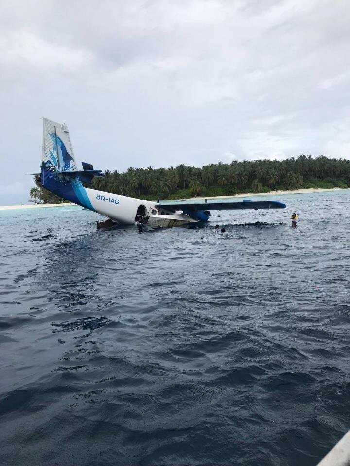 Пилоты уплыли от брошенных в море пассажиров: авикатастрофа на Мальдивах