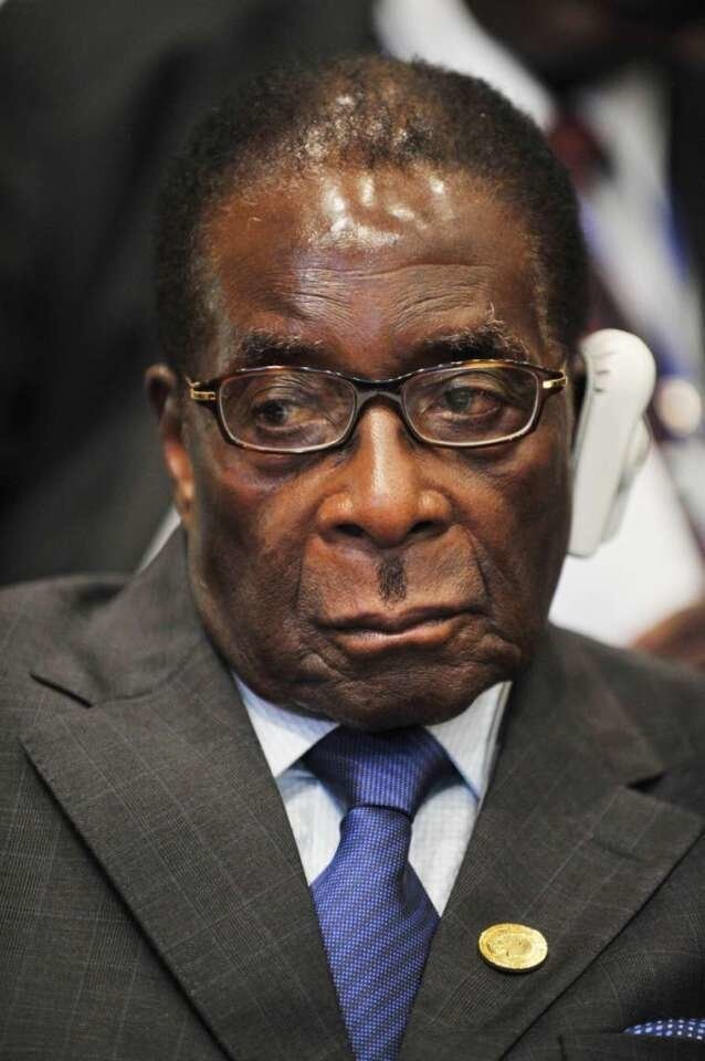 21 ноября Роберт Мугабе, который правил страной в течение 37 лет, объявил об уходе в отставку