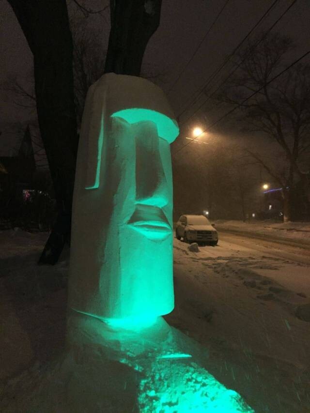 Произведение снежного искусства 