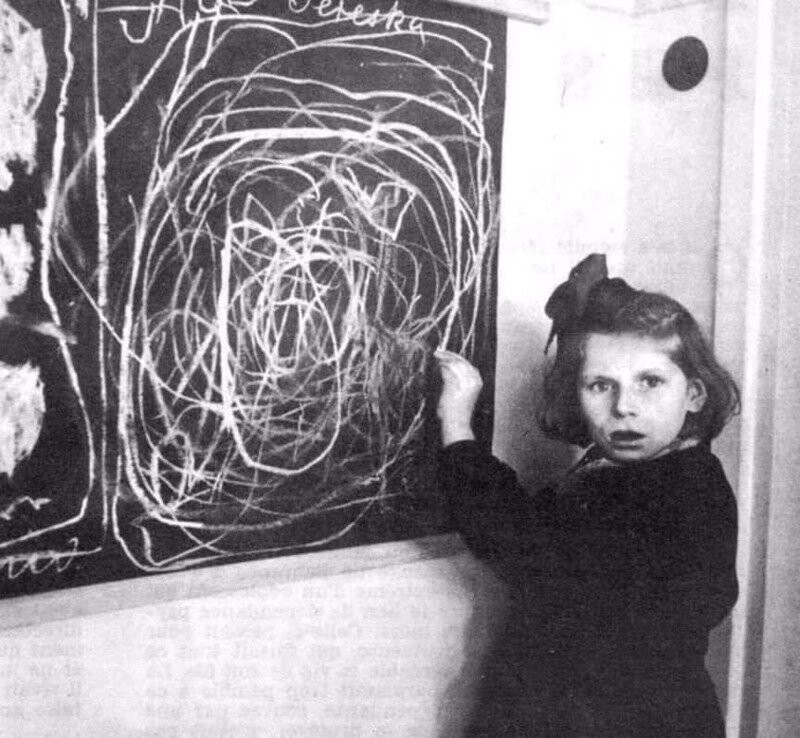 Рисунок девочки - бывшей заключенной концлагеря.