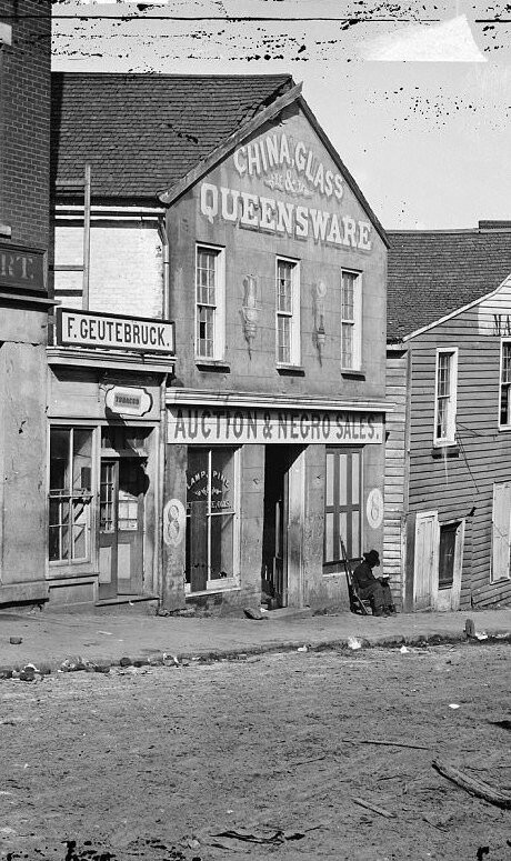 Здание с вывеской "Аукцион и продажа негров", Атланта, 1864 год 