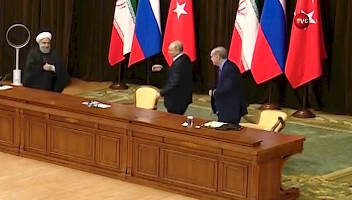 Путин уронил стул Эрдогана