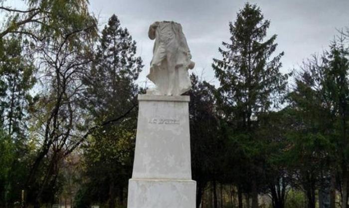 Нас ****, а мы крепчаем